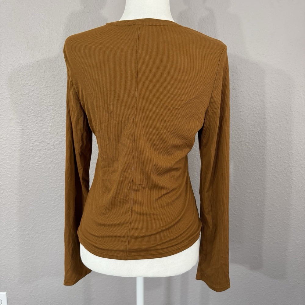 7 Diamond's Women's Size M‎ Camel Long Sleeve Thumbhole Ribbed Trim Core Top - Picture 3 of 7